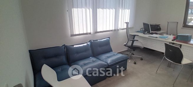 Ufficio in commerciale in Via F. Zippitelli