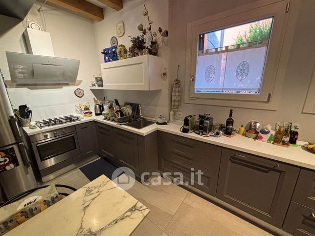 Casa bi/trifamiliare in residenziale in 