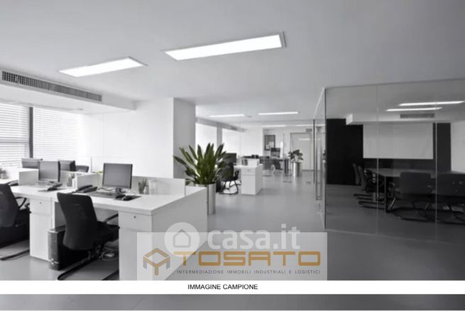 Ufficio in commerciale in 