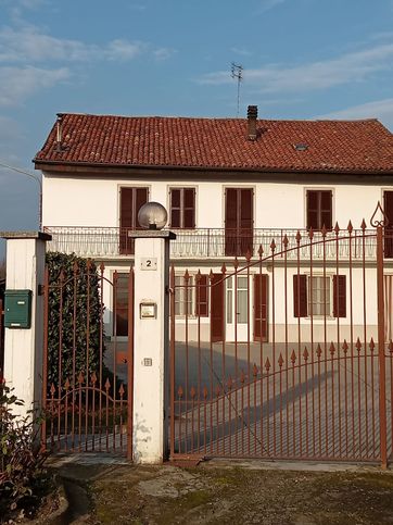 Casa indipendente in residenziale in Via Alfieri 35