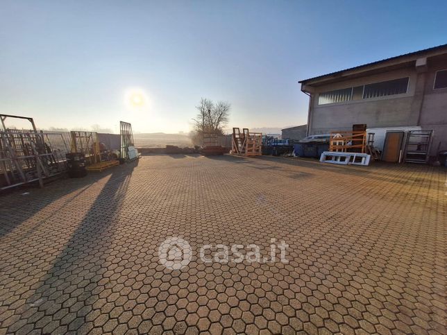 Capannone in commerciale in Via Dell'Agricoltura