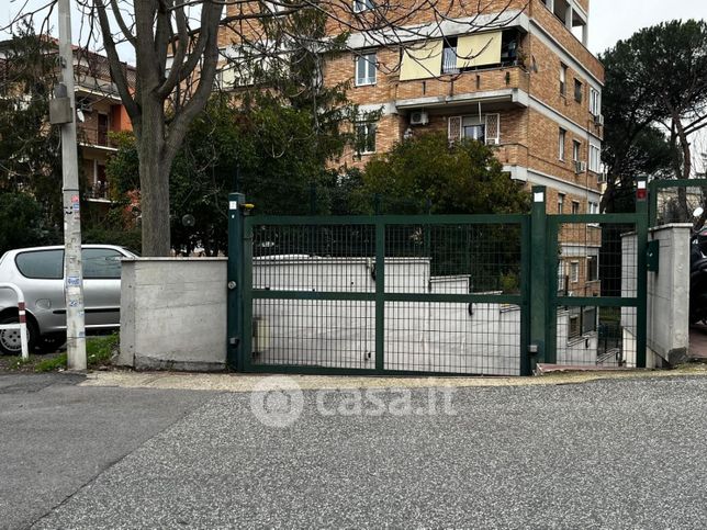 Garage/posto auto in residenziale in Via Laurentina 7