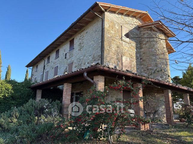 Rustico/casale in residenziale in Frazione Carpiano
