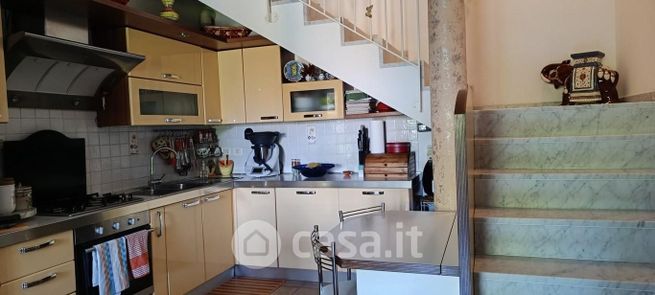 Casa bi/trifamiliare in residenziale in 
