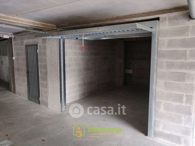 Box/posto auto in residenziale in Via Gianni Rodari 6