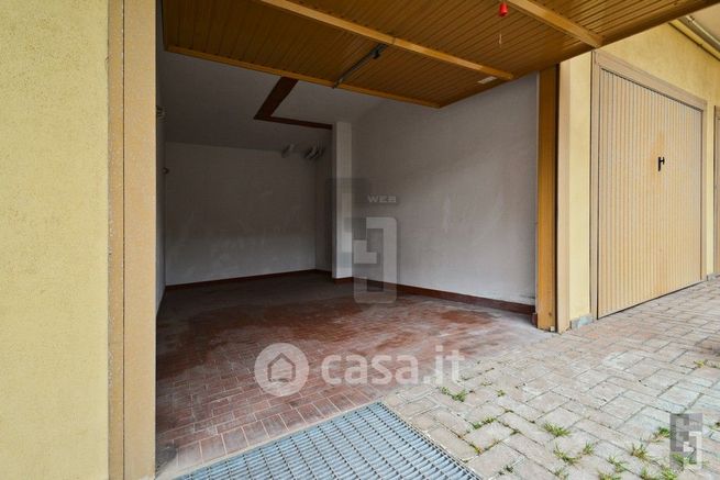 Box/posto auto in residenziale in Via Reginaldo Giuliani 110