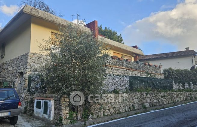 Casa indipendente in residenziale in Via dei Navigatori 25