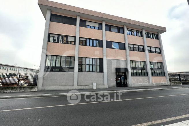 Ufficio in commerciale in Via Ernesto Teodoro Moneta 43