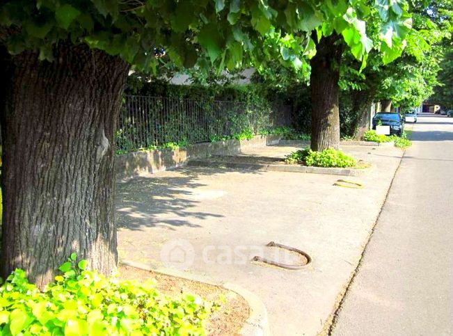 Garage/posto auto in residenziale in Viale Rejna