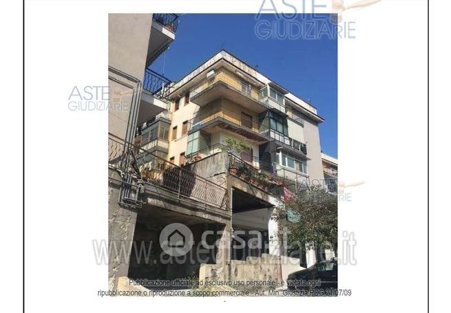 Box/posto auto in residenziale in Via Francesco Zangrì 4