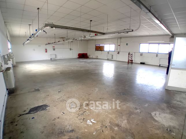 Capannone in commerciale in Via E. Mannelli 13