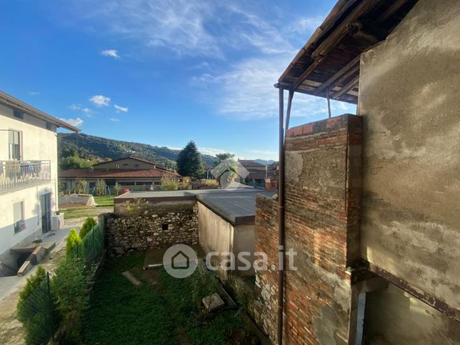 Casa indipendente in residenziale in Piazza Alpini 10