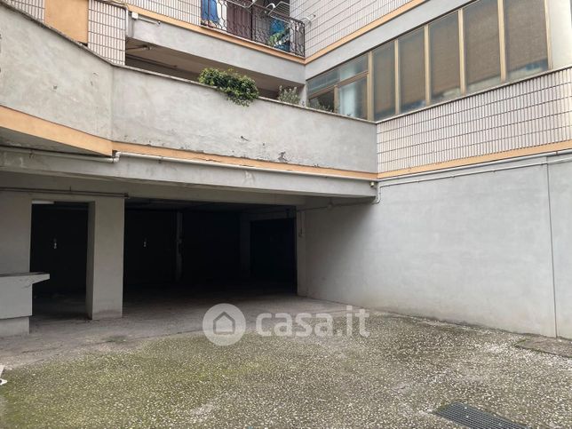 Garage/posto auto in residenziale in Via Acquaregna 173