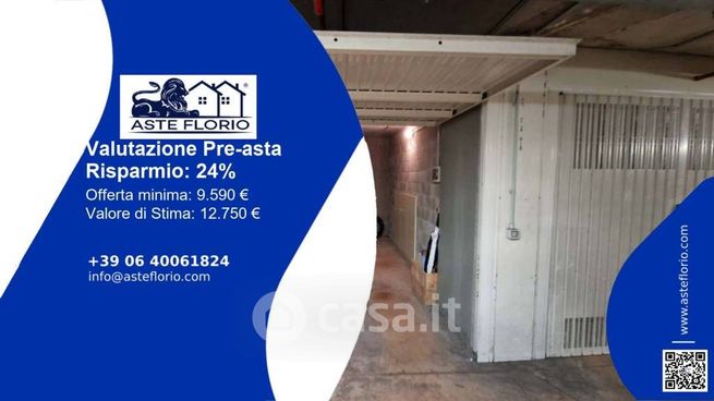 Box/posto auto in residenziale in Piazza Adriano 11 /E