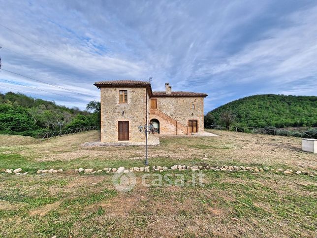 Rustico/casale in residenziale in Viale Tiberina