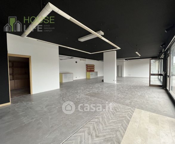 Ufficio in commerciale in Via Trieste