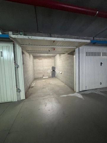 Box/posto auto in residenziale in Via Inghilterra 2