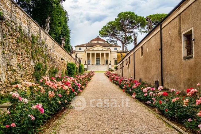 Villa in residenziale in 