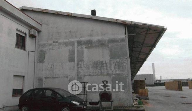Capannone in commerciale in Strada Provinciale 34