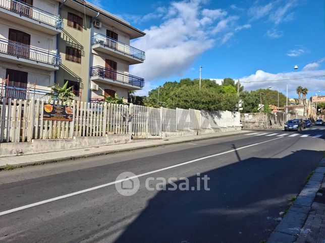 Attivitã /licenza (con o senza mura) in commerciale in Via Vincenzo Casagrandi 49