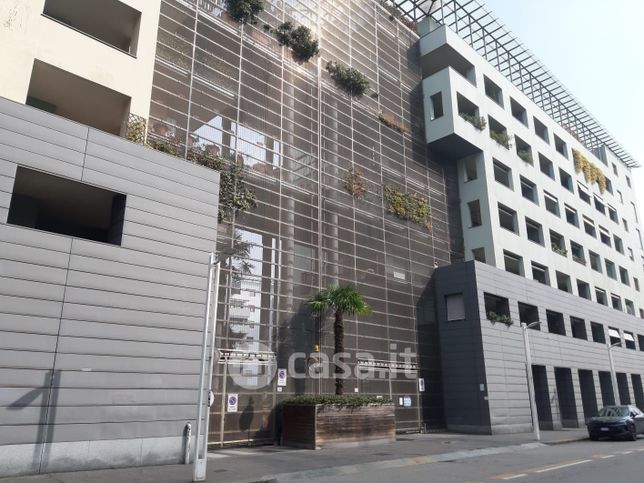 Box/posto auto in residenziale in Corso Carlo e Nello Rosselli 120