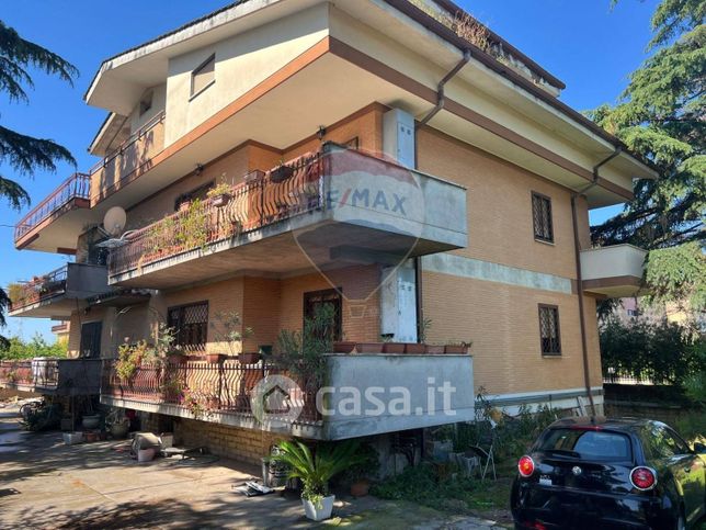 Appartamento in residenziale in Via Poggio Fiorito