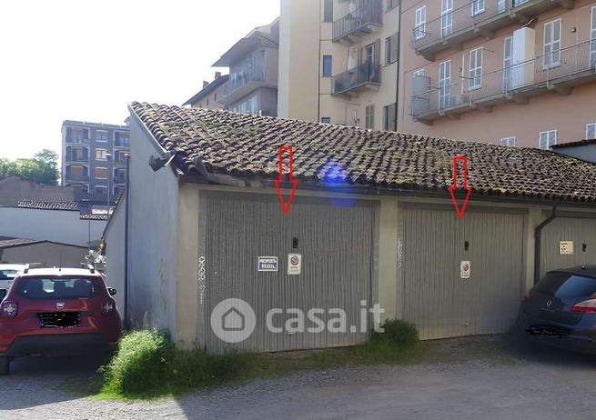Box/posto auto in residenziale in Via Ettore Rovati