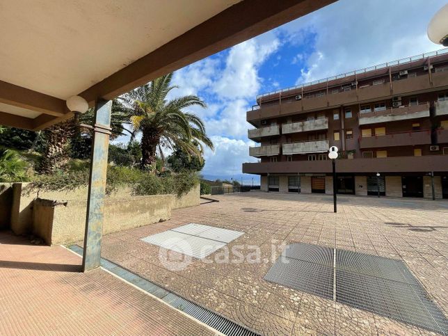 Attivitã /licenza (con o senza mura) in commerciale in Salita Villa Contino