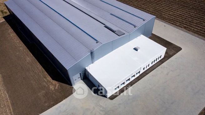 Capannone in commerciale in Via Camillo Benso Conte di Cavour