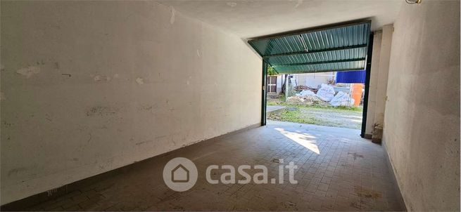 Box/posto auto in residenziale in Via Cavour