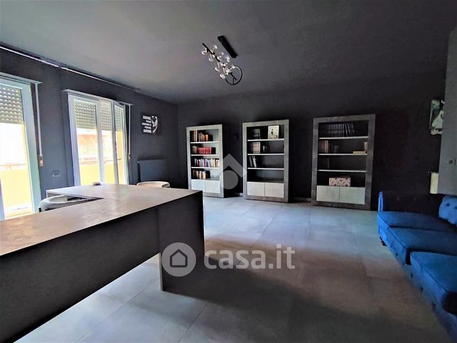 Ufficio in commerciale in Via Quintina 81