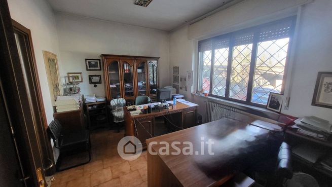 Ufficio in commerciale in Via Cornaredo