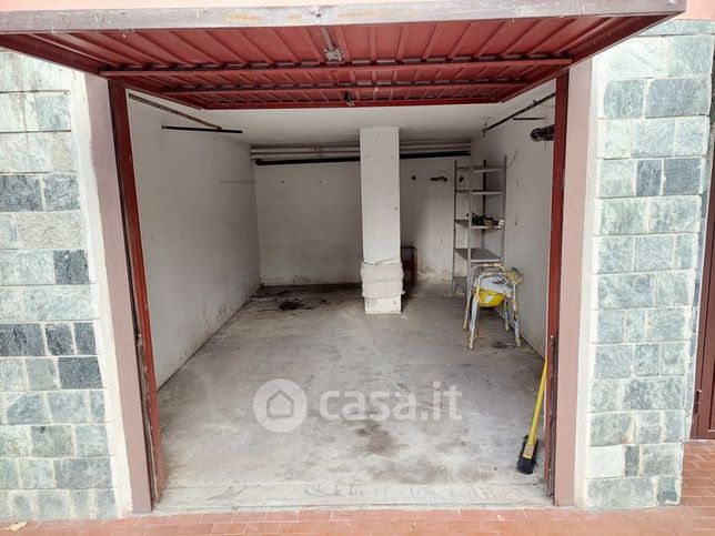 Box/posto auto in residenziale in Via Ponti 9