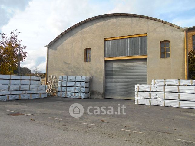 Capannone in commerciale in Via Ferrara
