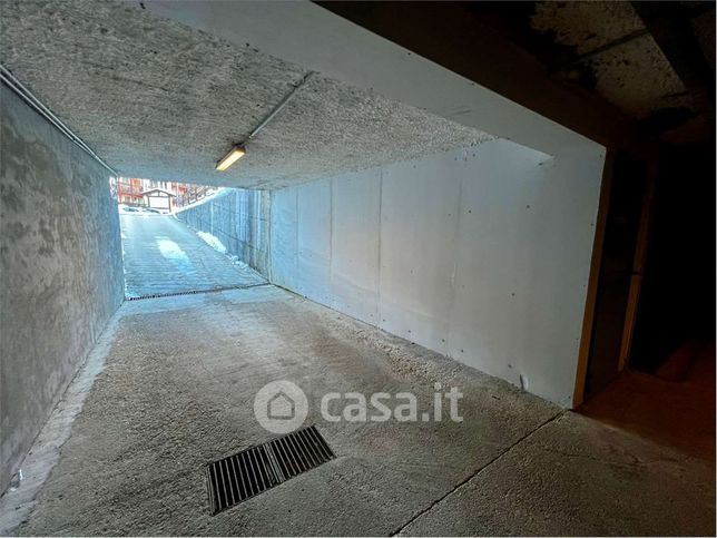 Box/posto auto in residenziale in Strada della Casina 29