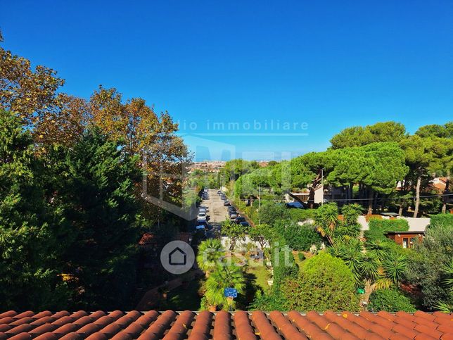 Villetta a schiera in residenziale in Via del Pino