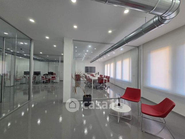 Ufficio in commerciale in Via Santa Lucia 16