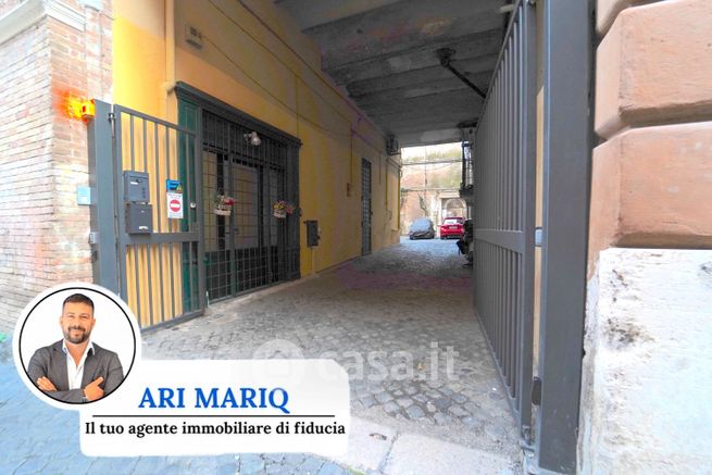 Box/posto auto in residenziale in Via del Cardello 10