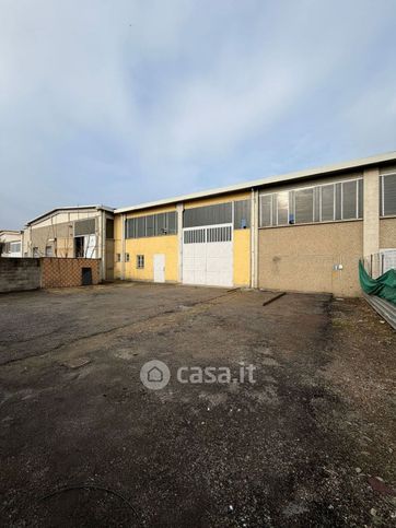 Capannone in commerciale in Via Alessandro Volta 12