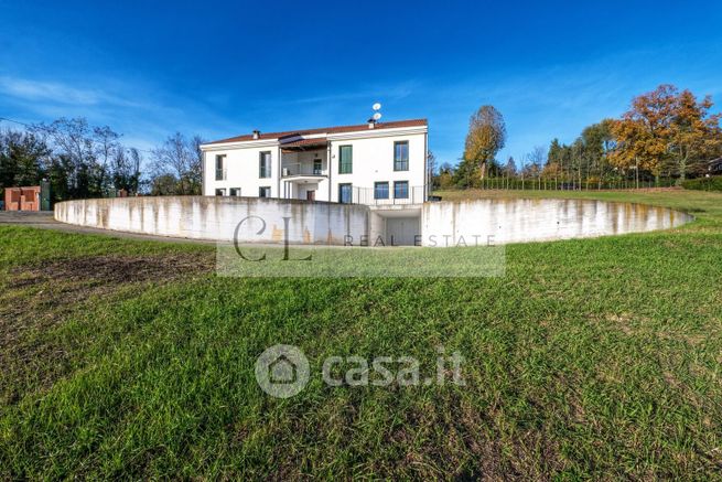 Casa bi/trifamiliare in residenziale in Via Barborana