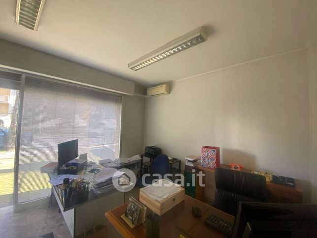 Ufficio in commerciale in 