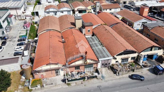Capannone in commerciale in Via Lombardia 1