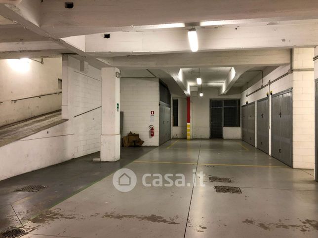 Box/posto auto in residenziale in Via Roberto Ardigò 4