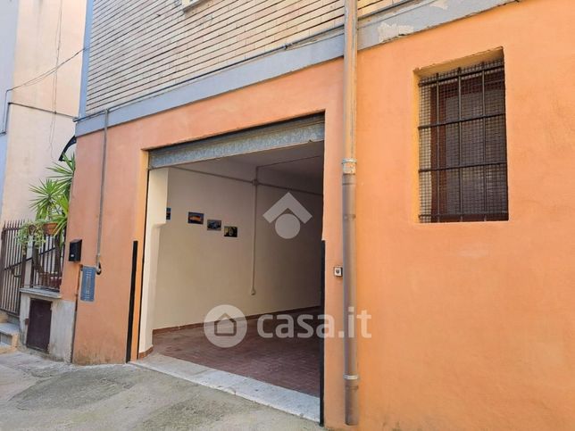 Box/posto auto in residenziale in Via della Vignetta 15