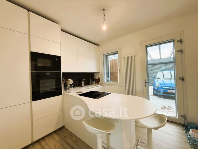 Villa in residenziale in Via Lovadina