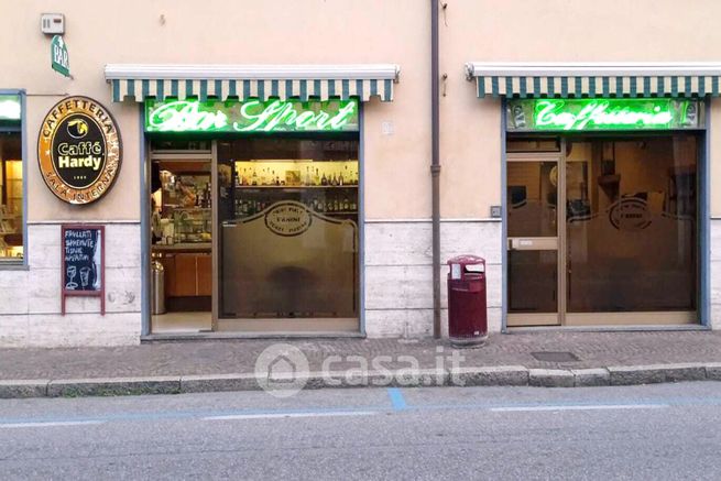 Attività/licenza (con o senza mura) in commerciale in Via A. Casati 22