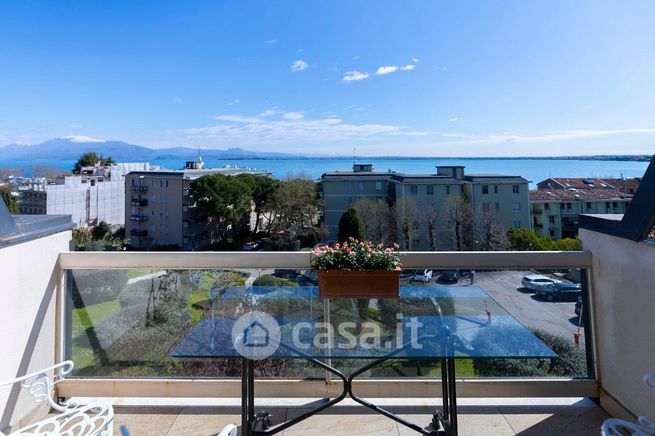 Attico/mansarda in residenziale in Lungolago Cesare Battisti