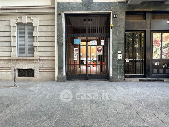 Box/posto auto in residenziale in Corso Sempione 11