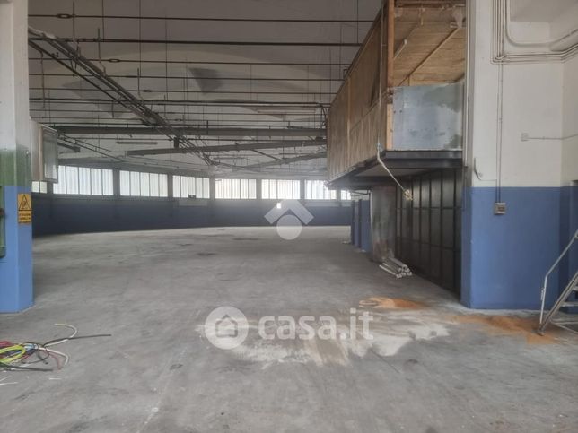 Capannone in commerciale in Via Rango 23