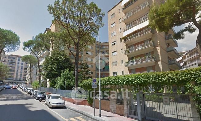 Appartamento in residenziale in Viale Privato Farnese 20